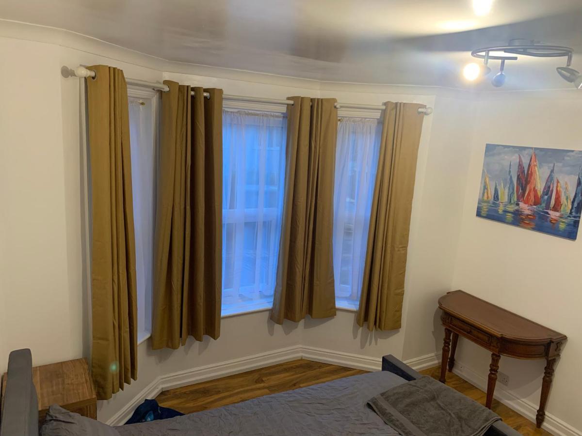 Fantastic Villa Bournemouth - Spa, Parking, Garden エクステリア 写真