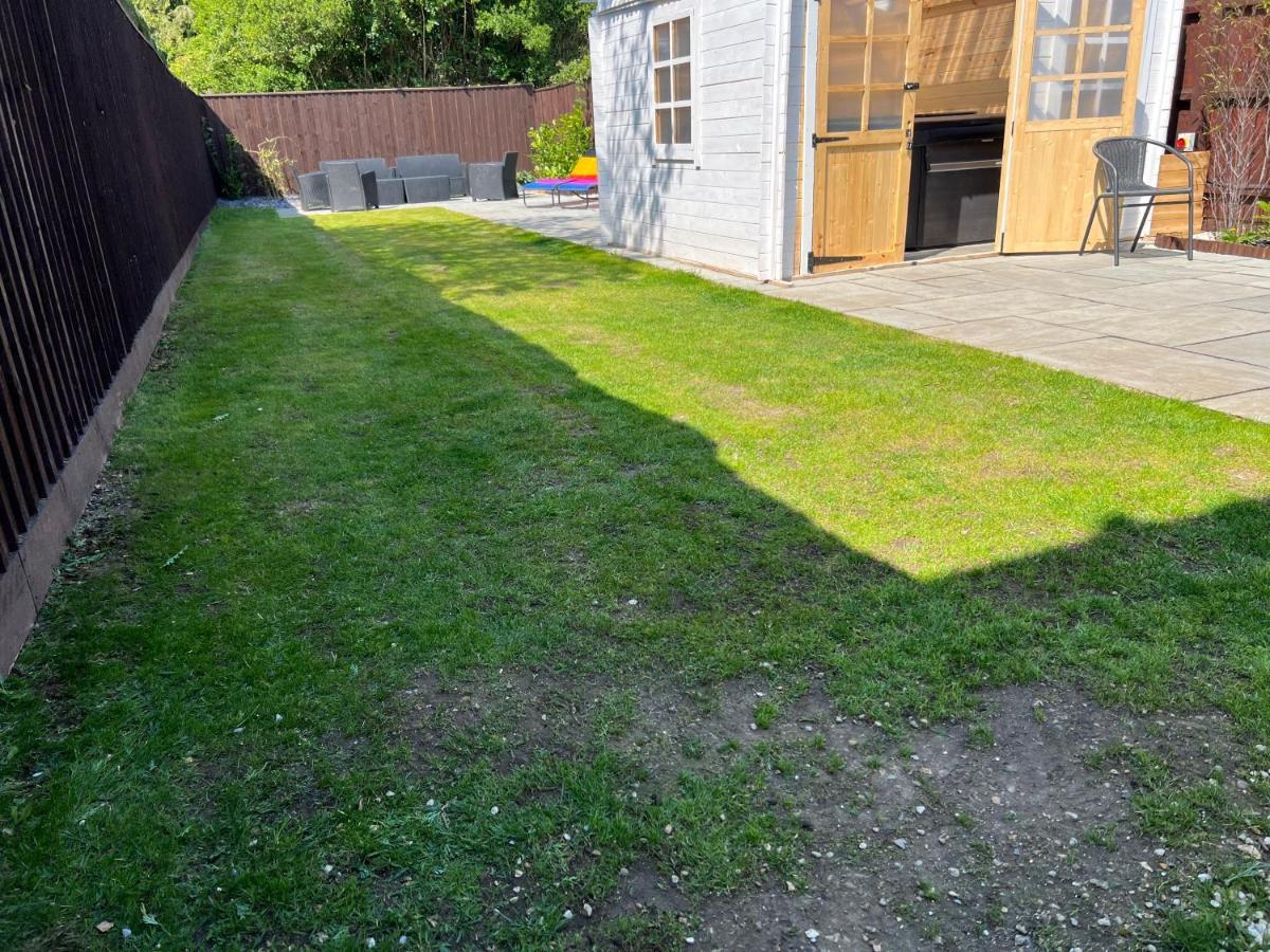 Fantastic Villa Bournemouth - Spa, Parking, Garden エクステリア 写真